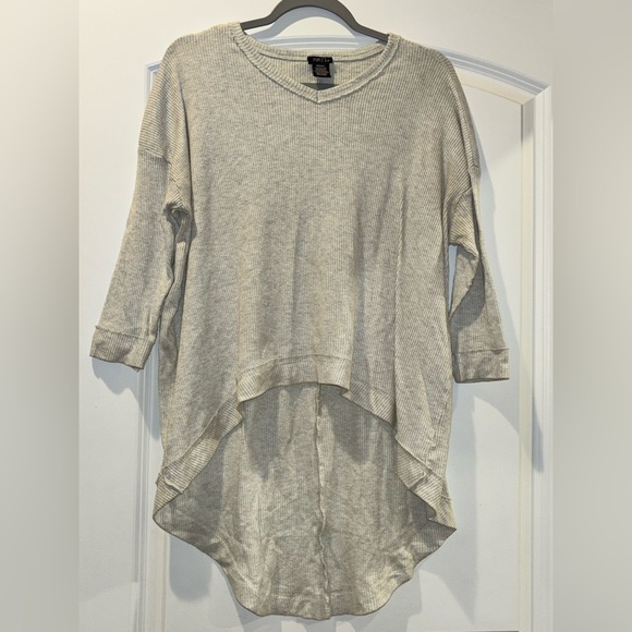 Gray High-Low Knit Sweater - Picture 2 of 5